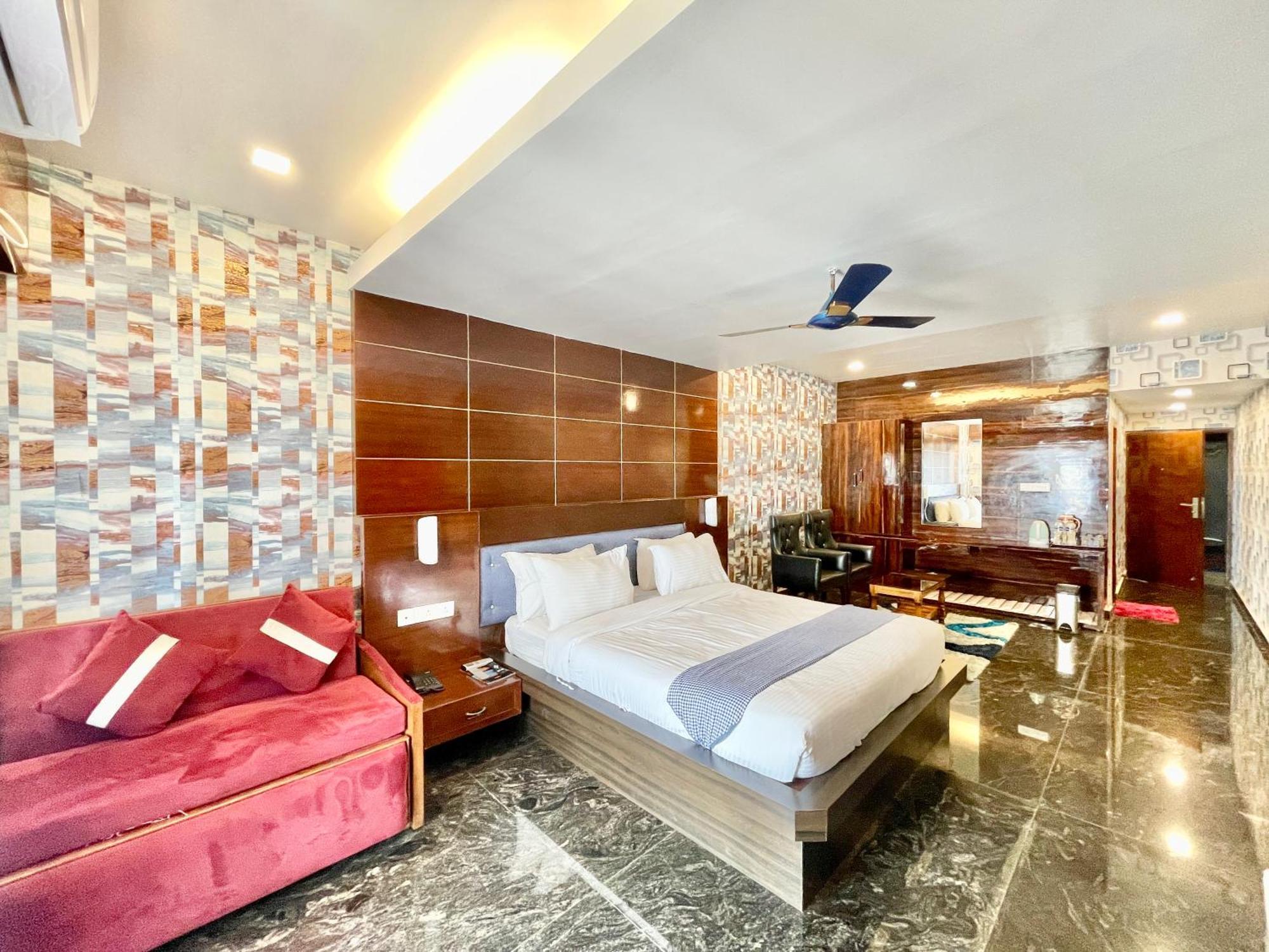 Hotel V-I Near Sea , Puri Private-Park -Gym-Spa Fully-Airconditioned-Hotel Lift-And-Parking-Facilities Breakfast-Included Ngoại thất bức ảnh