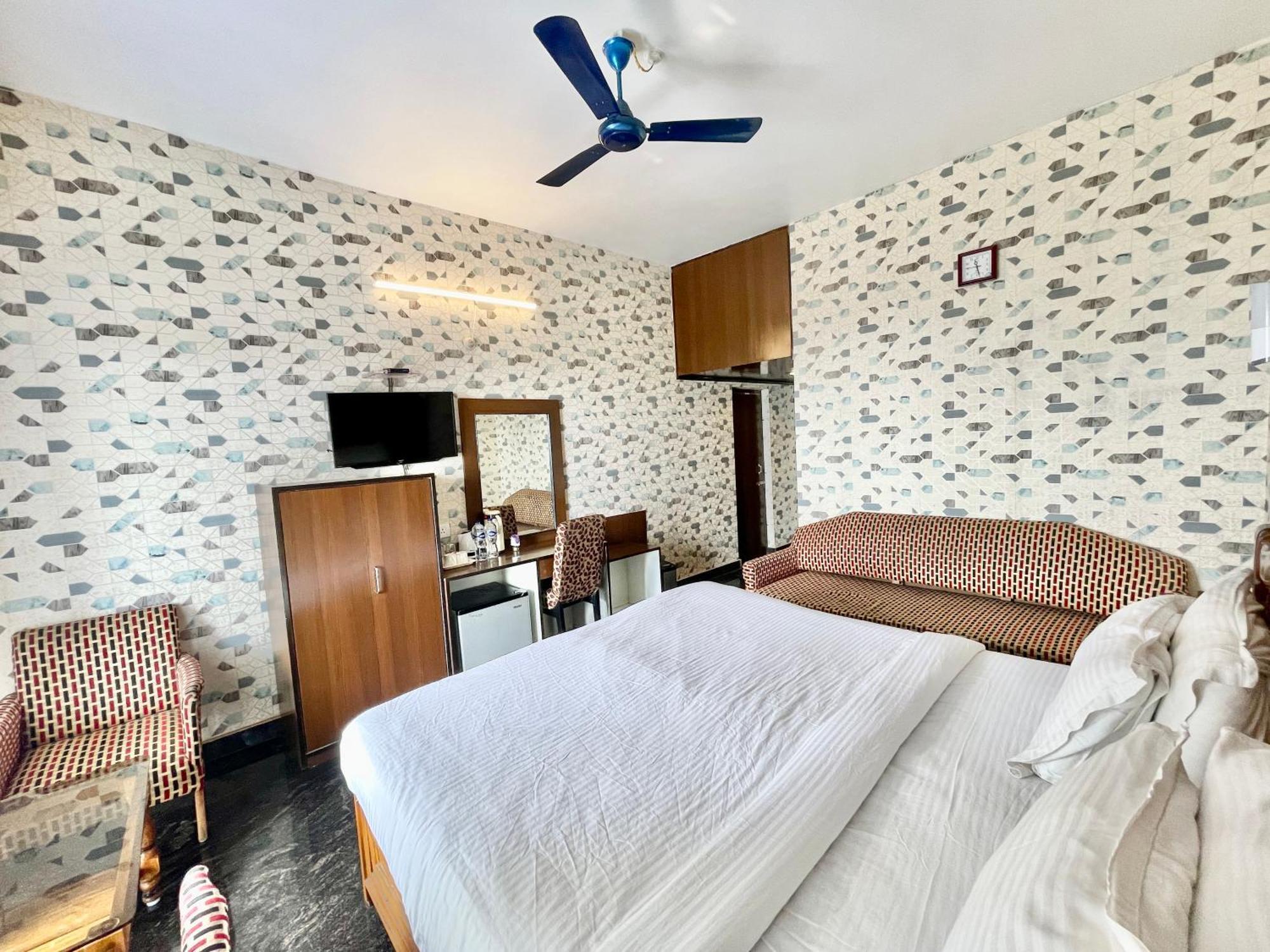 Hotel V-I Near Sea , Puri Private-Park -Gym-Spa Fully-Airconditioned-Hotel Lift-And-Parking-Facilities Breakfast-Included Ngoại thất bức ảnh