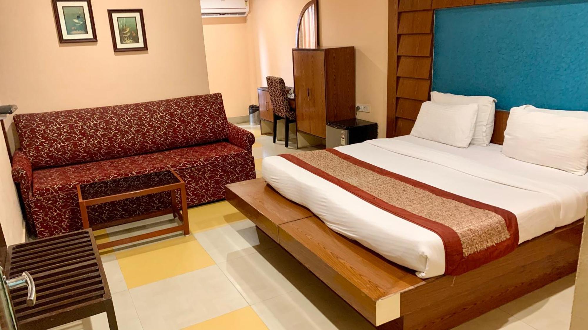 Hotel V-I Near Sea , Puri Private-Park -Gym-Spa Fully-Airconditioned-Hotel Lift-And-Parking-Facilities Breakfast-Included Ngoại thất bức ảnh